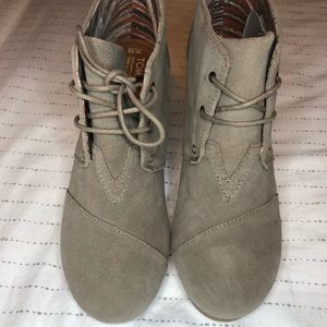 TOMS Wedge Heel - Suede